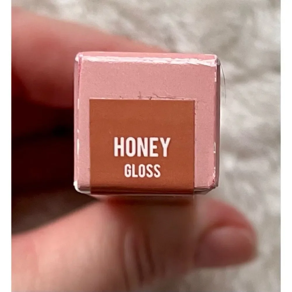 NIB Persona Season One Lip Gloss in Honey - Warm True Nude with Vanilla Flavor